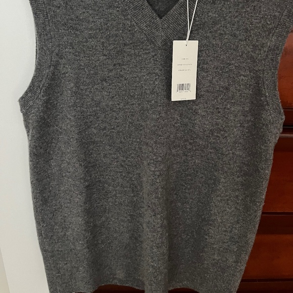 Vince Wool-Blend V-Neck Sweater Vest - Picture 2 of 4